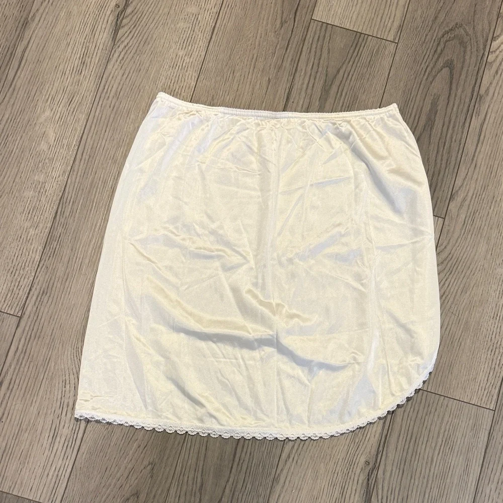Junior size small slip in good used condition - Picture 3 of 3